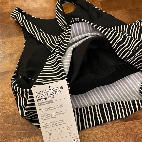 Athleta A-C Conscious Crop Printed Bikini Top
NWT - Picture 5 of 8
